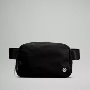 NWT lululemon everywhere belt bag in black
